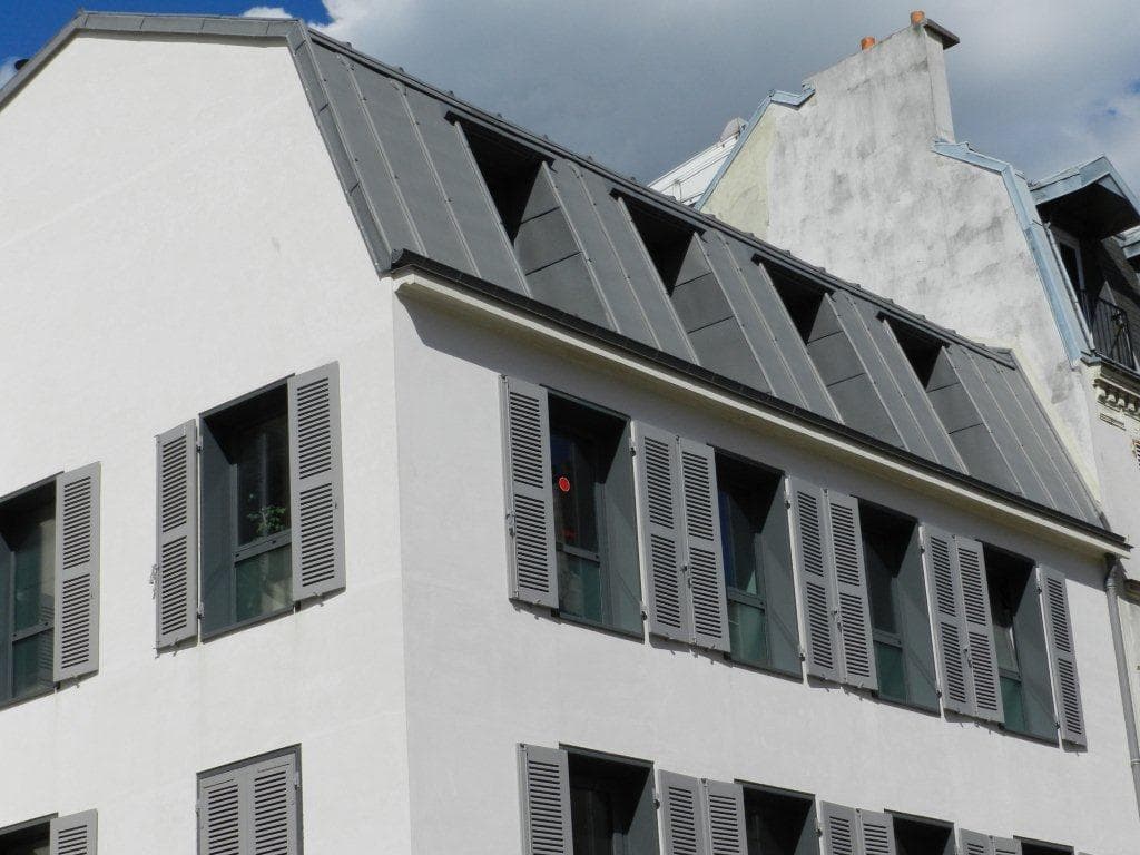 Pose de zinc sur lucarne - chantier Paris